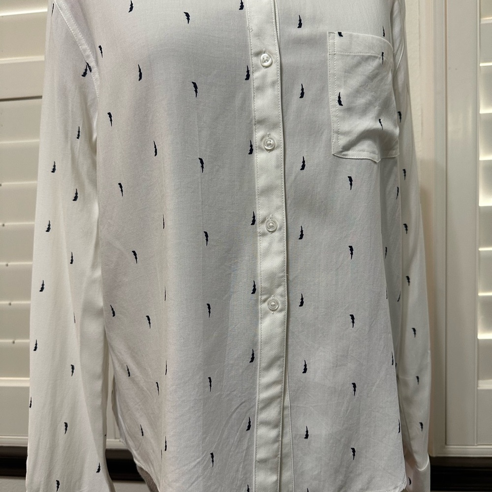 Kensie White Blouse with Navy Accents